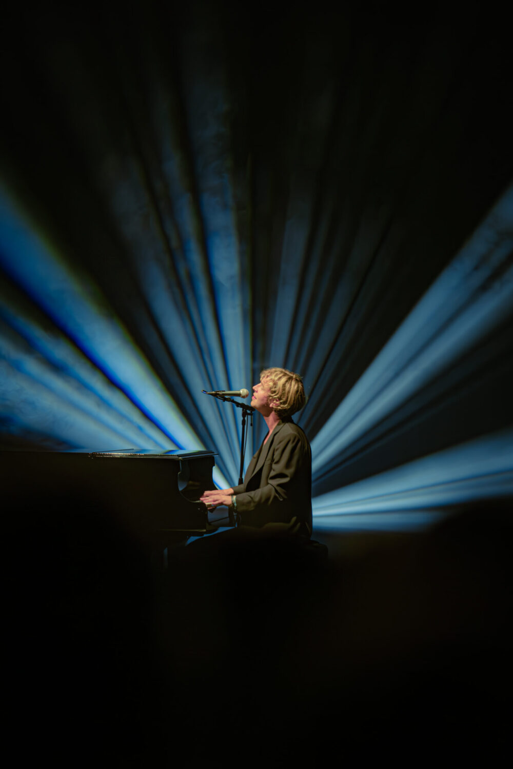 Read more about the article TOM ODELL SHOWS US HOW IT IS “SUPPOSED TO BE”