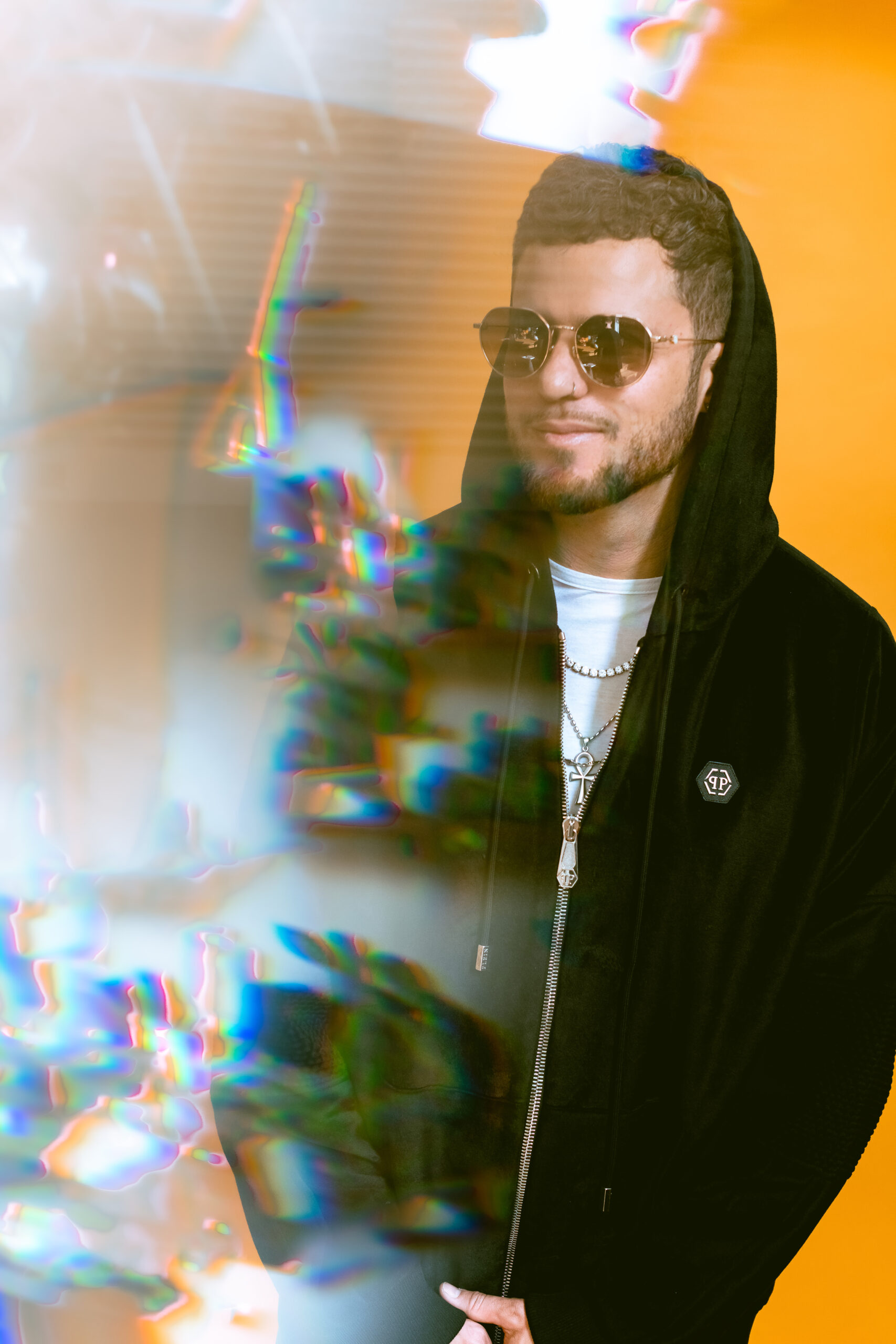 Read more about the article Breaking Barriers and Blending Cultures: A Conversation with Innovative Musician SWAYLÓ