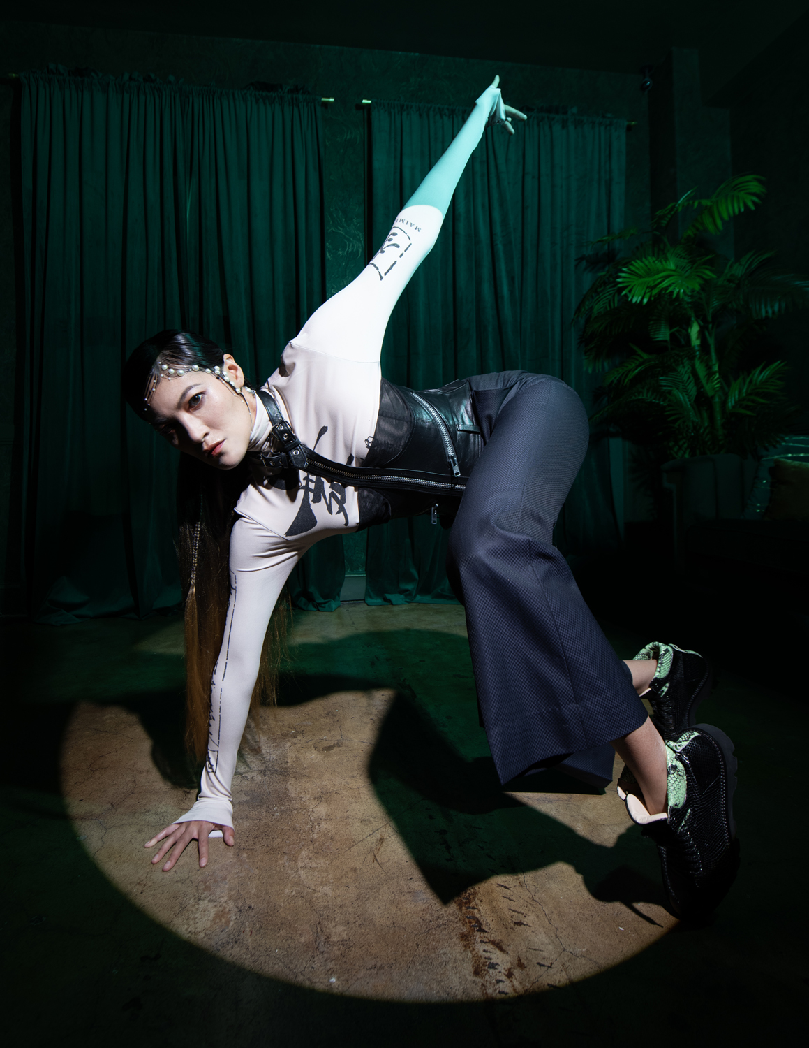 Read more about the article AKEMI LOOK’S UNCONVENTIONAL JOURNEY FROM PROFESSIONAL GYMNAST TO HOLLYWOOD ACTRESS