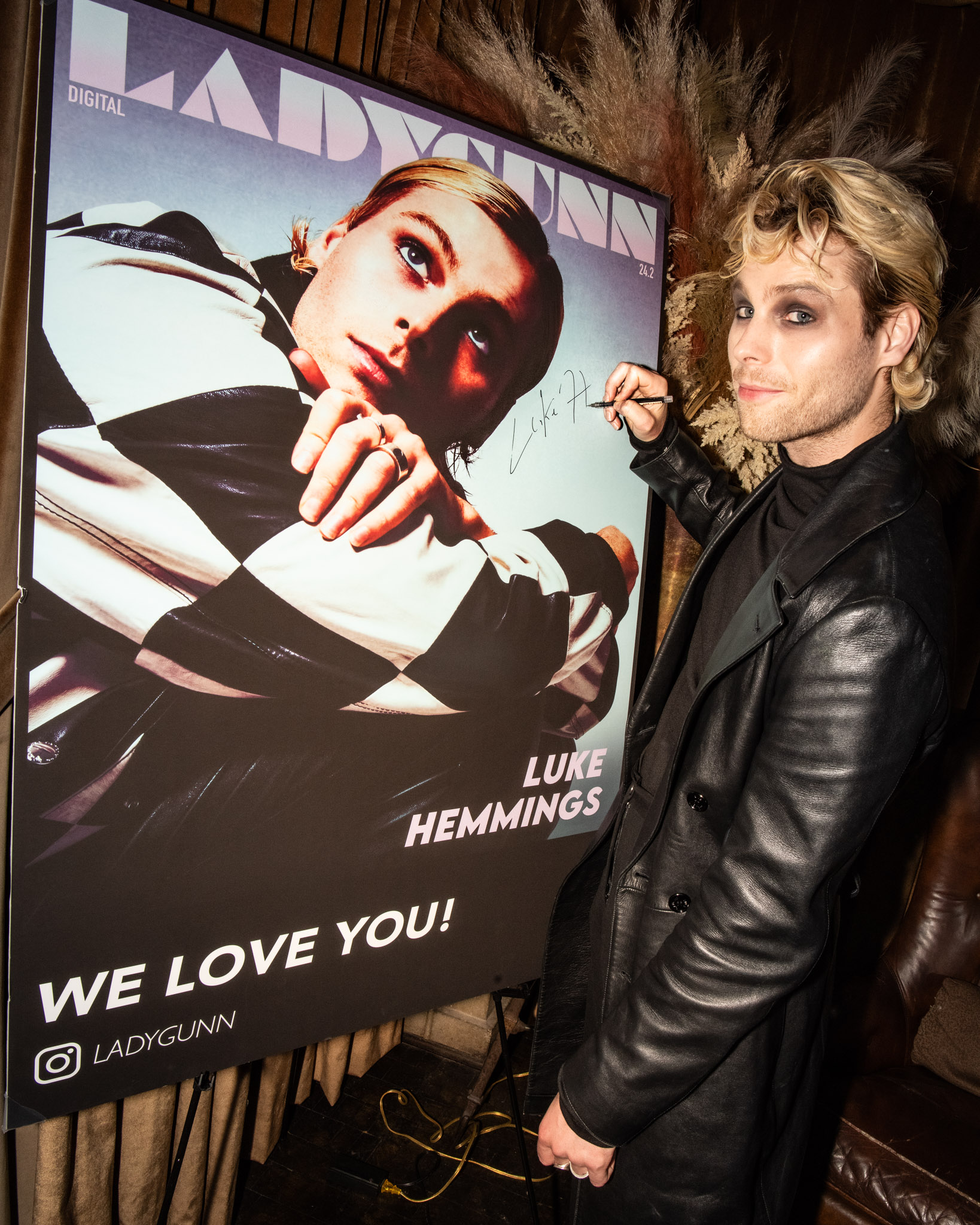 Read more about the article A NIGHT FULL OF HEARTTHROBS AND DISCO MEDLEYS