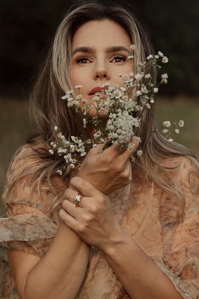 Read more about the article INTERVIEW: Find Solace With Morgan Mabry’s Thoughtful EP “Arrows Into Flowers: Part 1” 