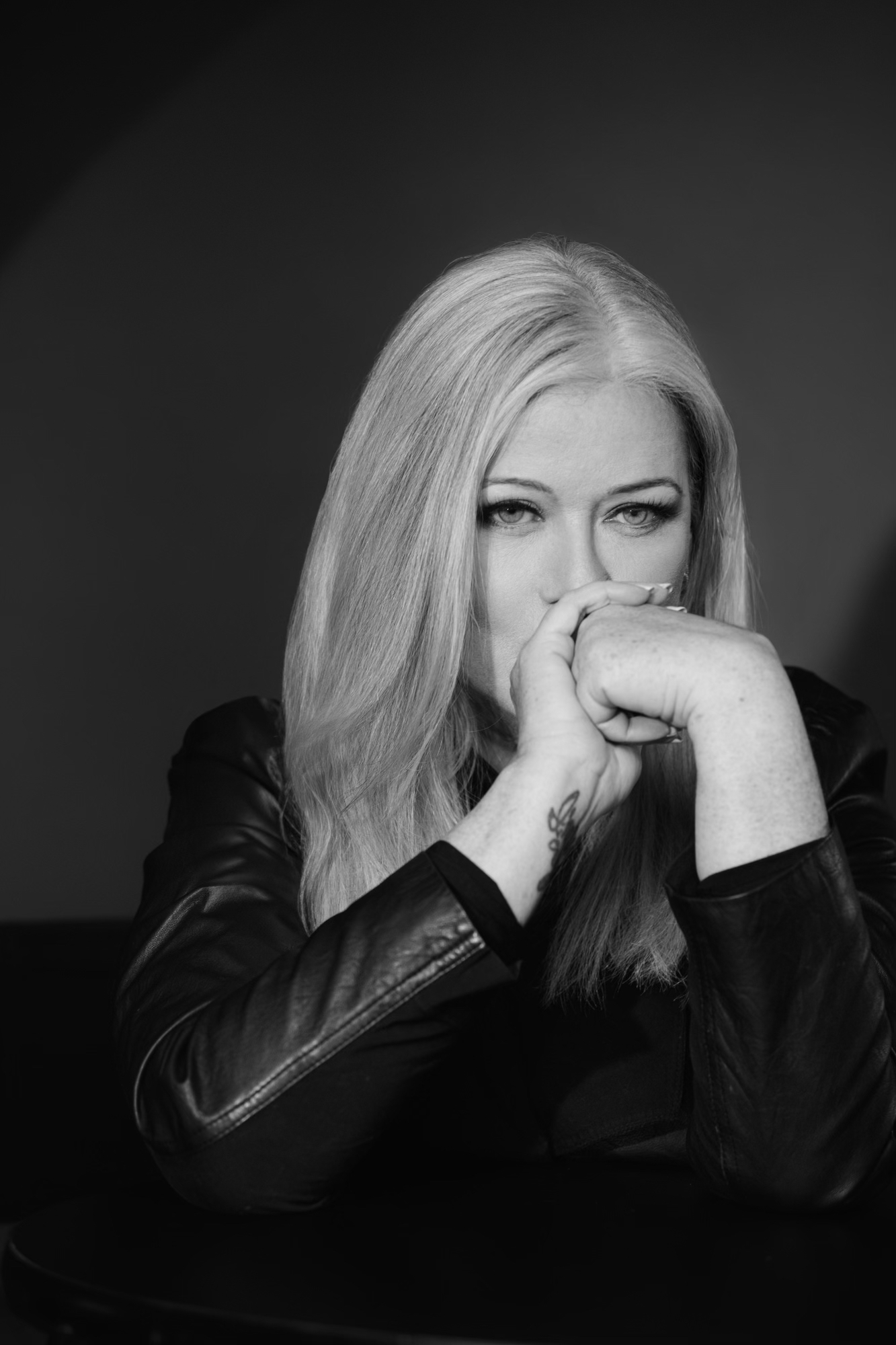 Read more about the article Reimagined and Revived: Lauren Christy Shines with Moody Cover of ‘Sk8er Boi’ on New Project