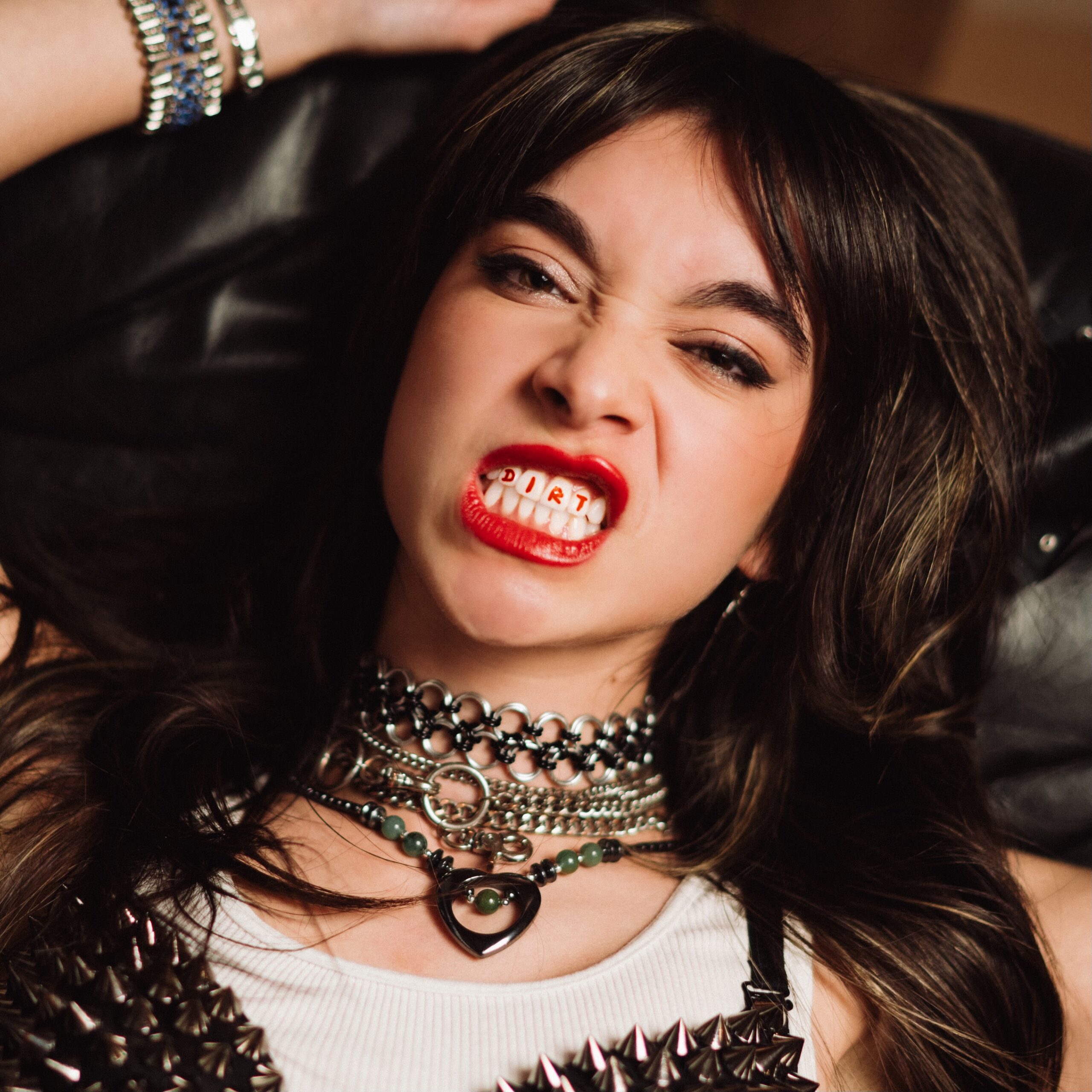 Read more about the article HERE’S THE ‘DIRT’ – WE LOVE ZOE KO