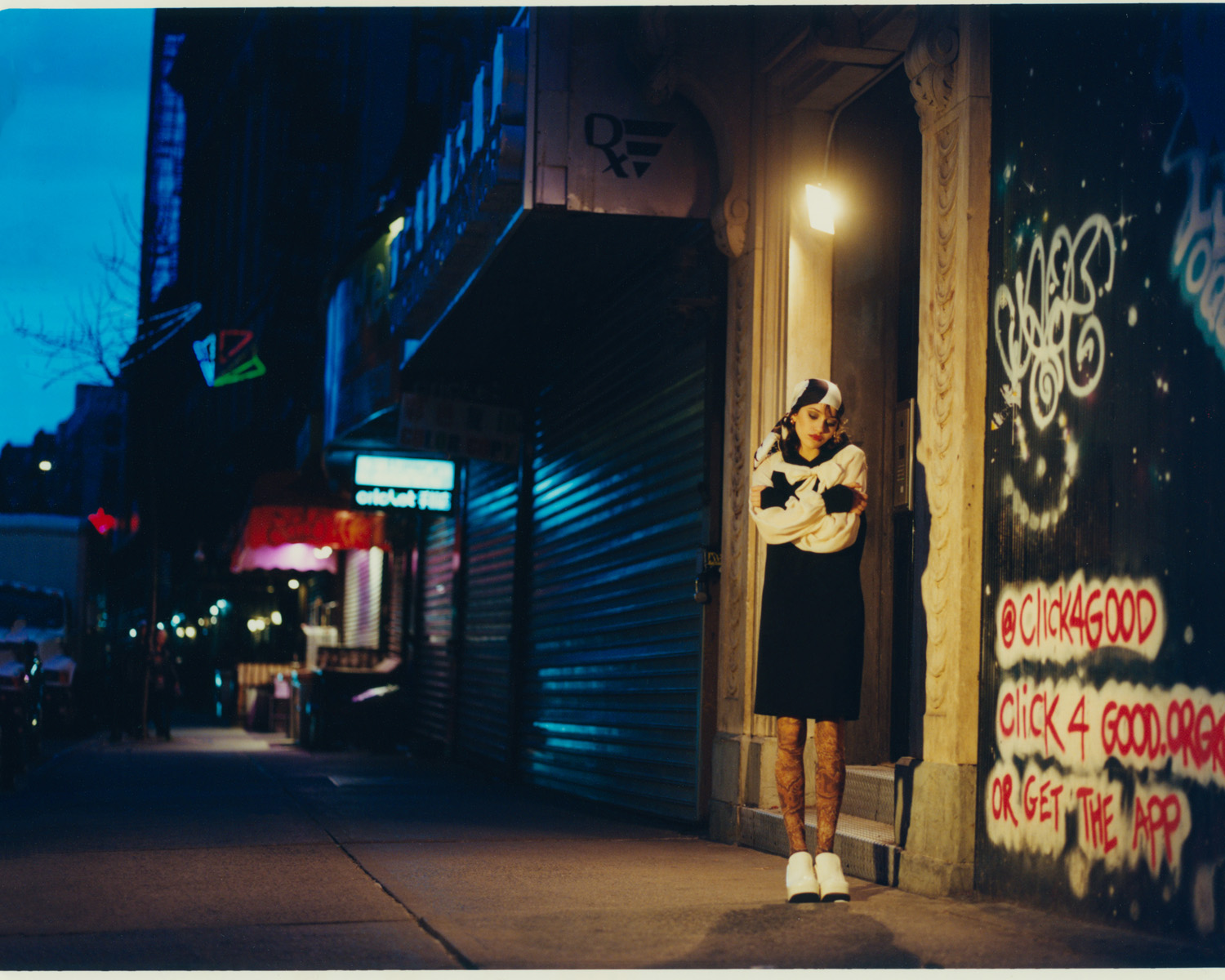 Read more about the article POOR LITTLE FASHION GIRL