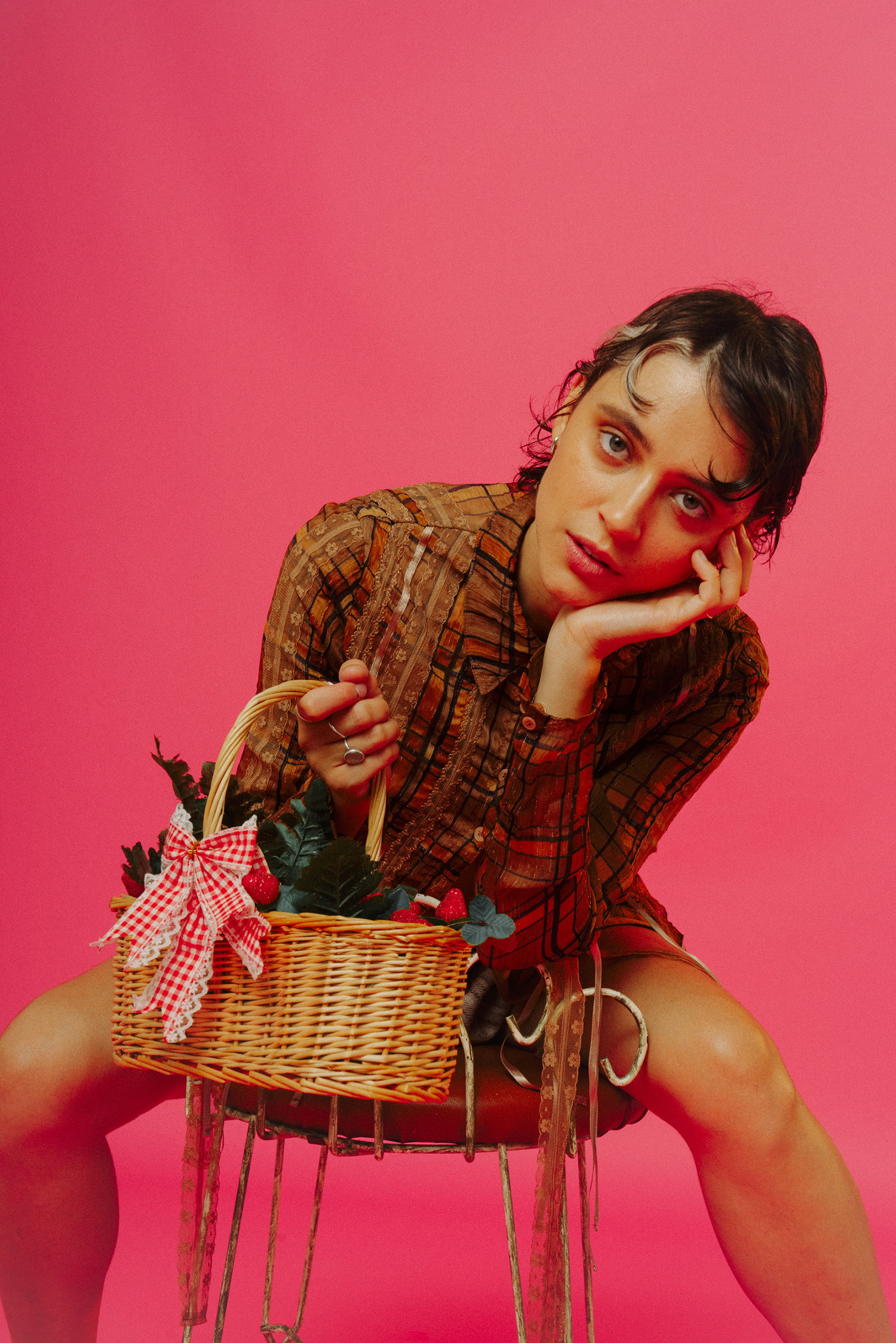 Read more about the article Pomme Releases Previously-Lost Single “weird” Just Ahead of Her First Headlining Tour Across the Americas