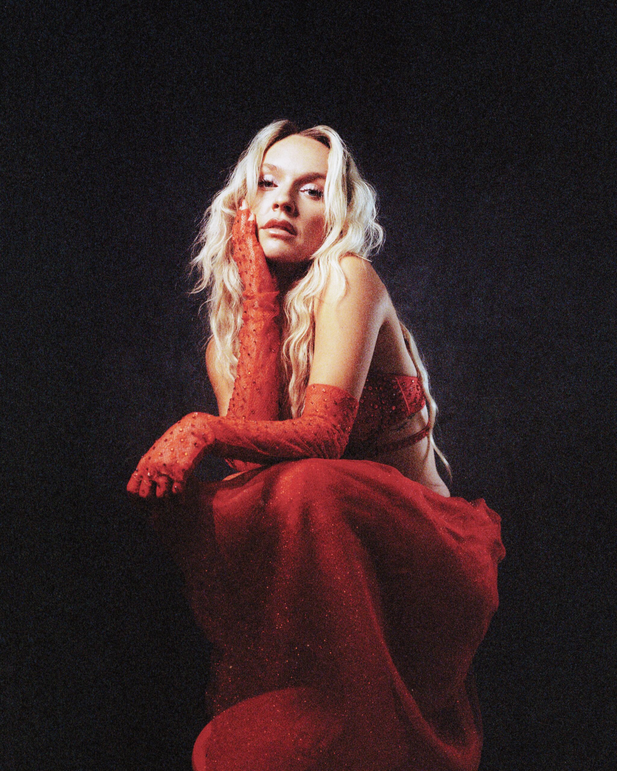 Read more about the article A DEEP DIVE INTO ZOLITA: ON HER UPCOMING PAGEANT-THEMED TOUR, HER NEW ALBUM, AND GETTING VULNERABLE