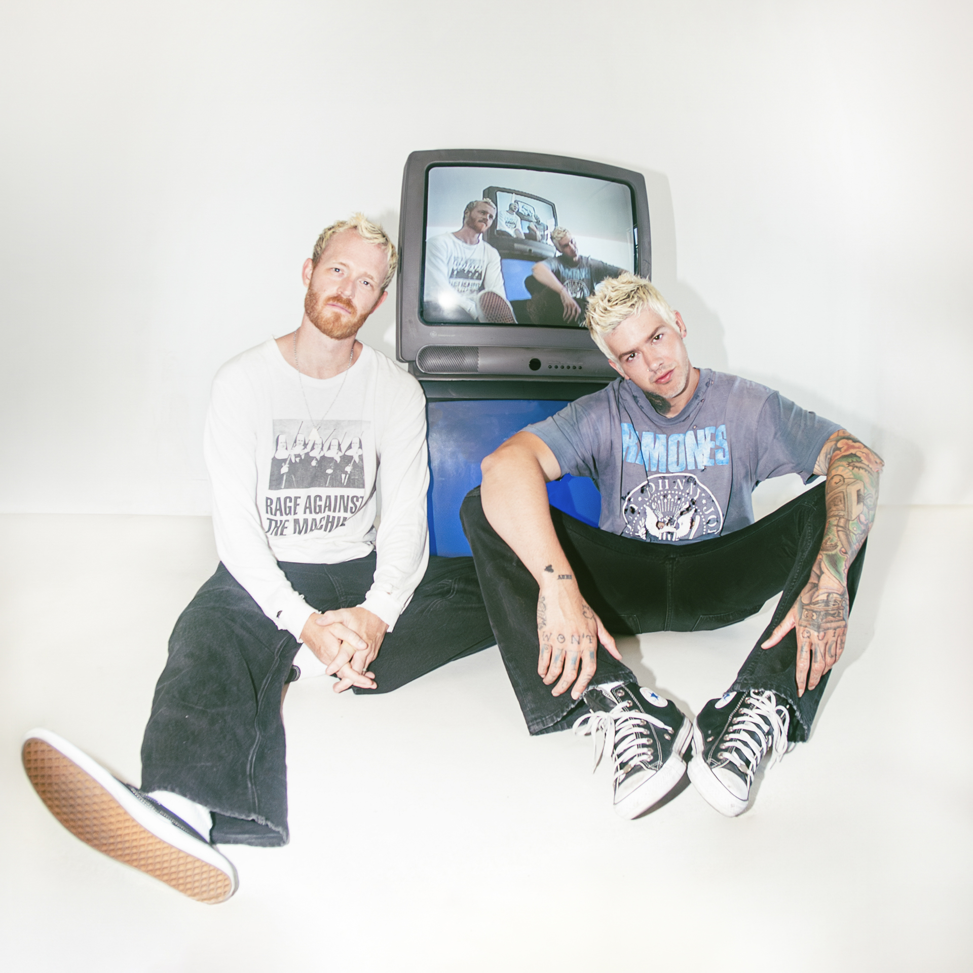 Read more about the article girlfriends: The Dynamic Duo Reinvigorating Pop Punk