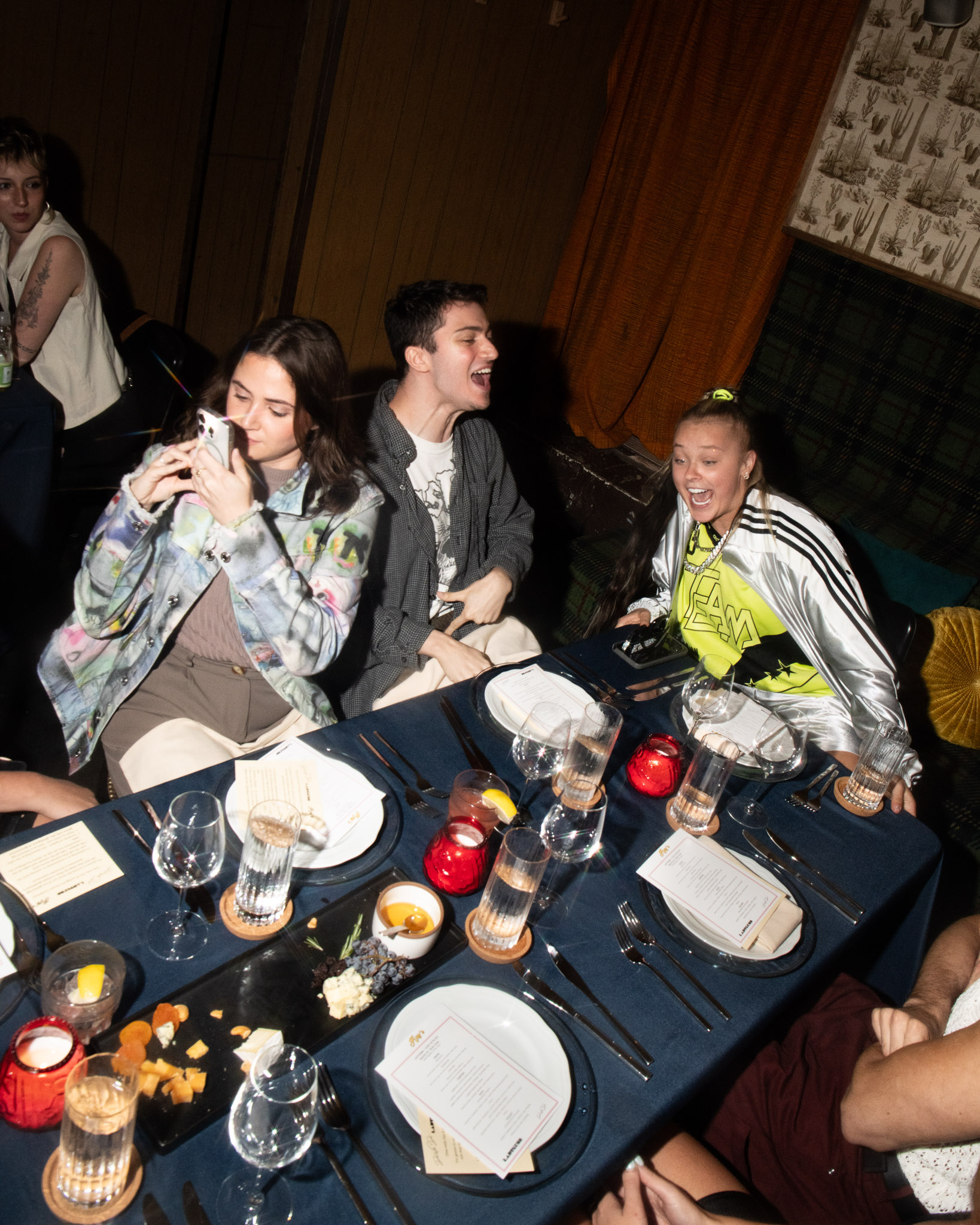Read more about the article Inside LADYGUNN’s NYFW SS’25 Dinner with JoJo Siwa at Ray’s: Special Guests, Signature Cocktails, and Surprise Serenades