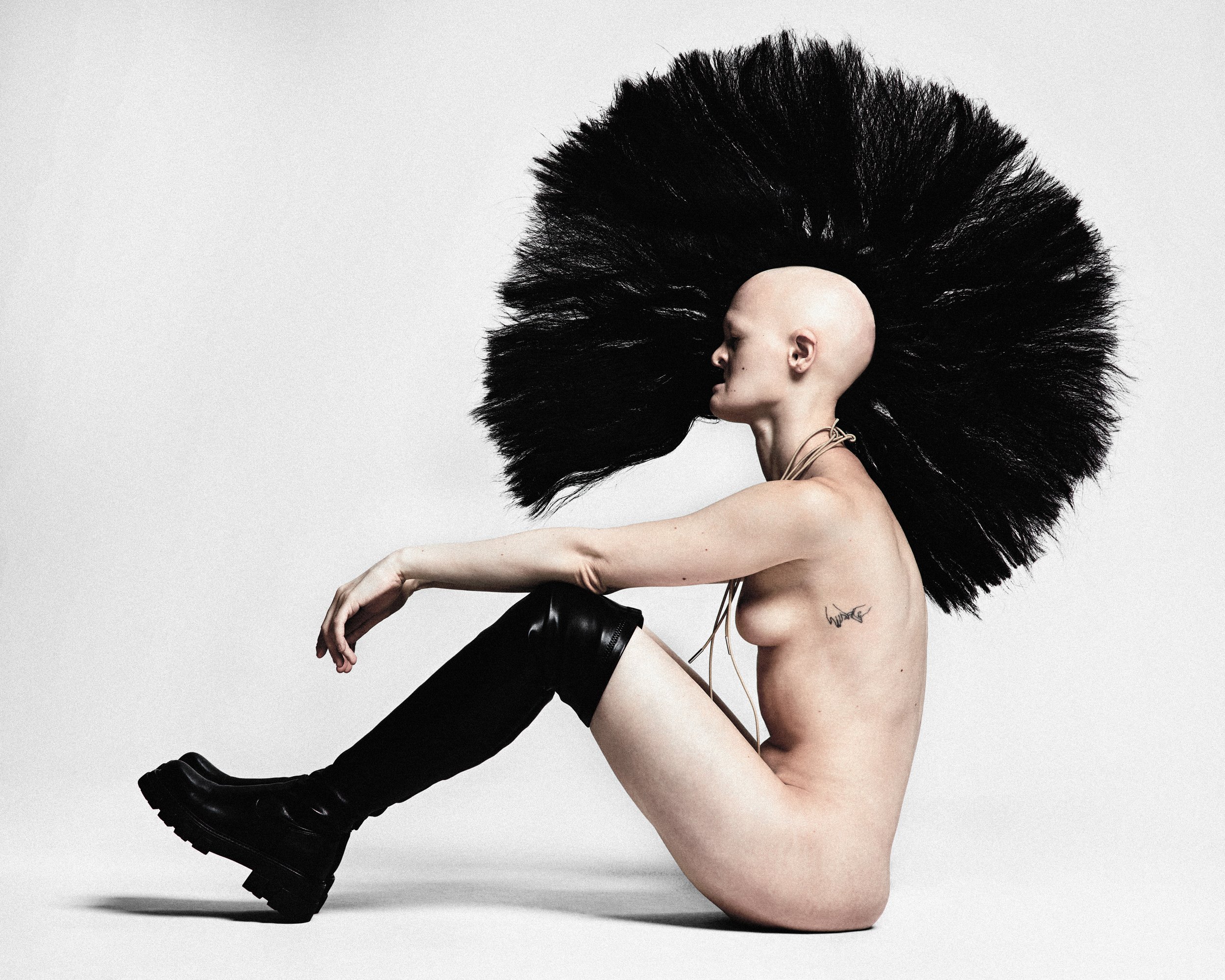 Read more about the article Strange Beauty: Melanie Gaydos Redefines Ethereal in Haunting Editorial