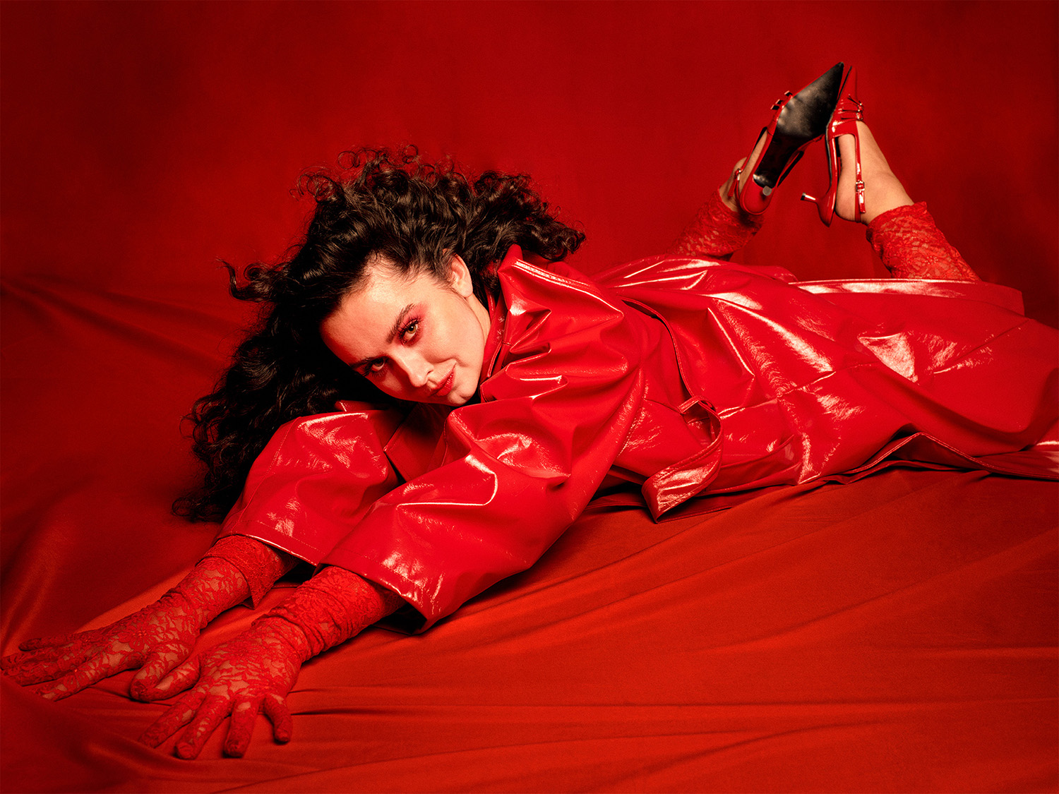 Read more about the article FIONA GREY TAKES REFUGE IN A QUEER CLUB
