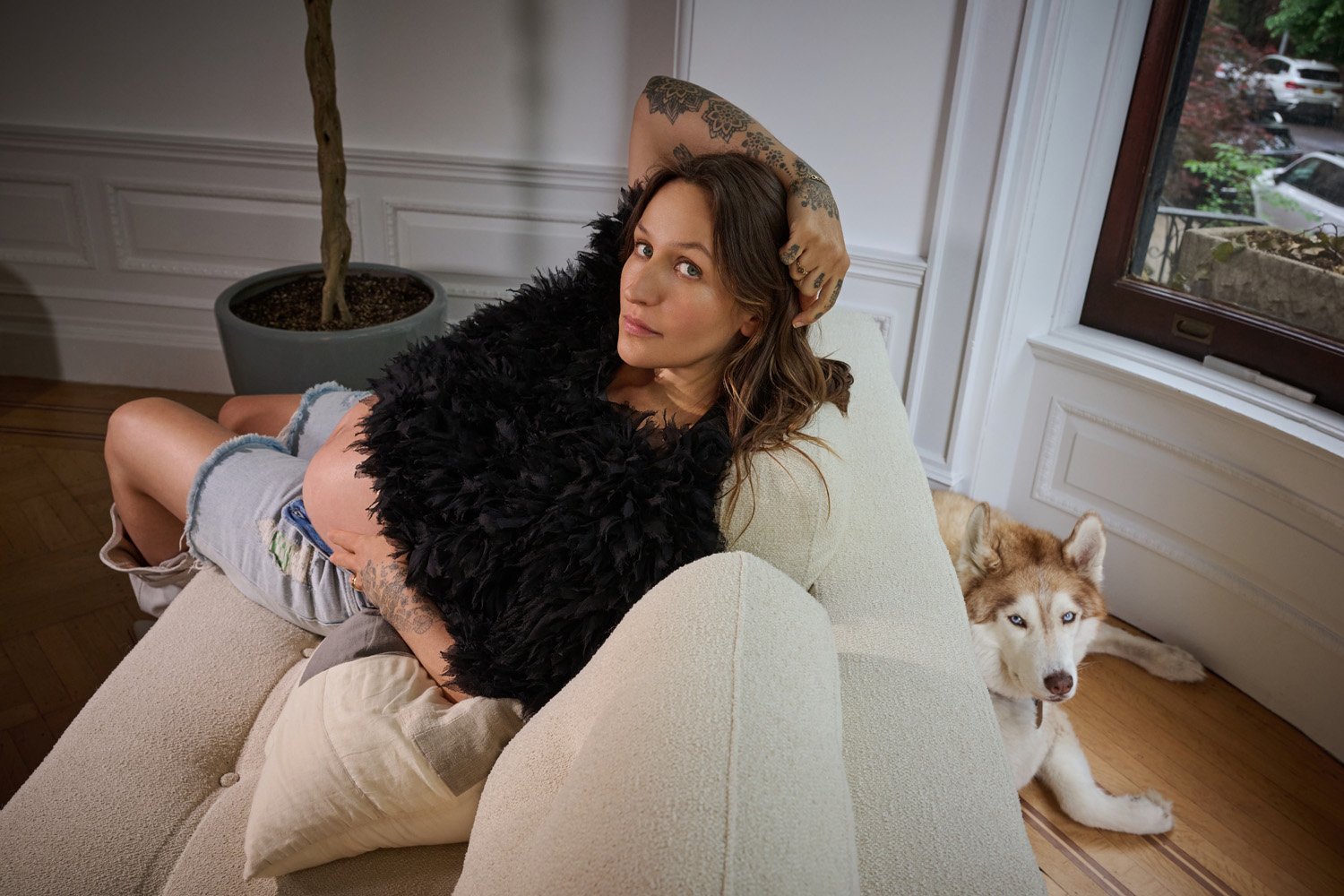Read more about the article THE MOST FAMILIAR STAR: DOMINO KIRKE ON MOTHERHOOD, MUSIC, AND RECLAIMING TIME