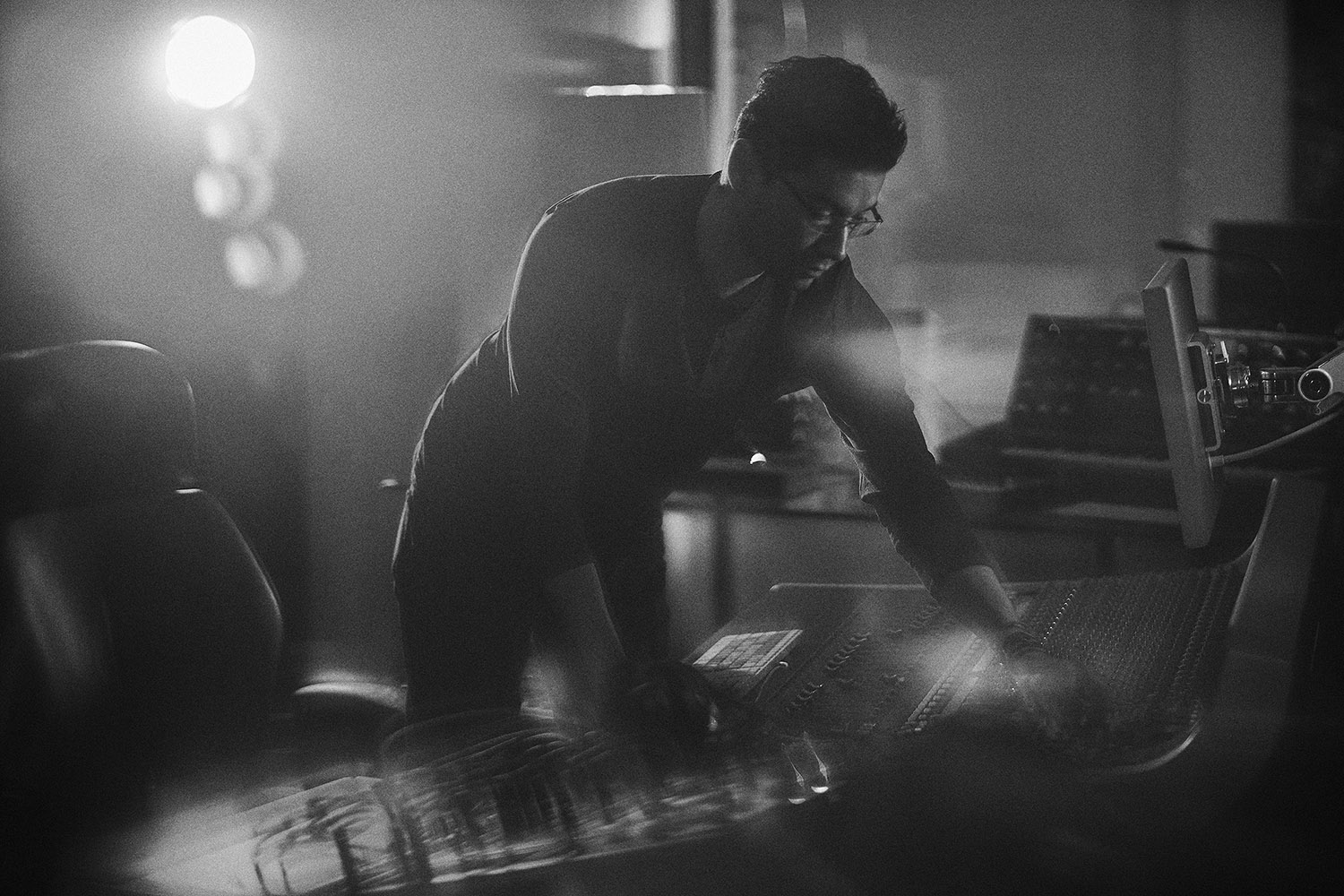 Read more about the article LEITVOX’S “GHOST” IS A REFLECTION ON TECHNOLOGY THROUGH MUSIC