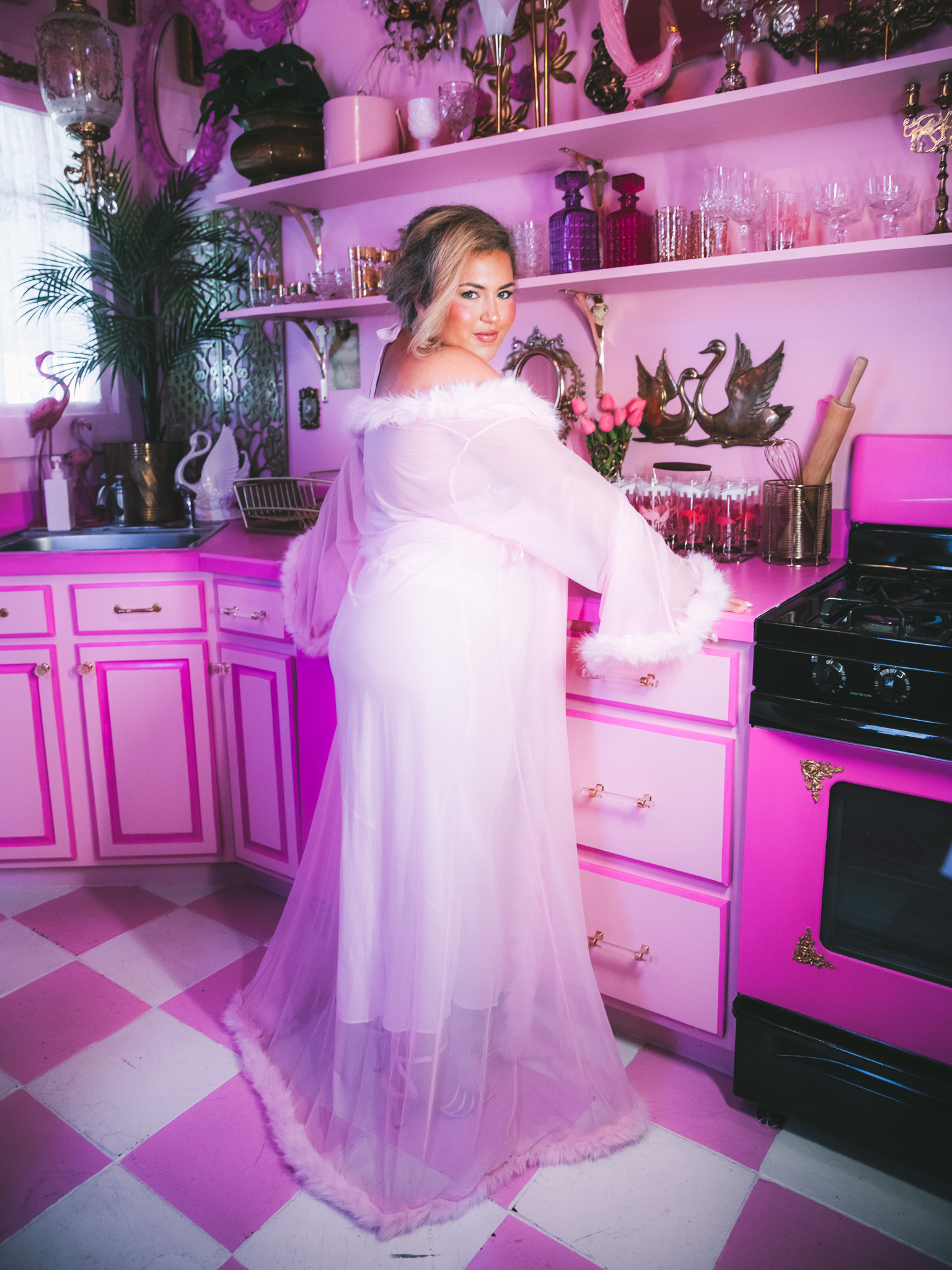Read more about the article INTERVIEW: EXPLORING THE PLAYFUL AND PERSONAL WORLD OF MOLLY GRACE