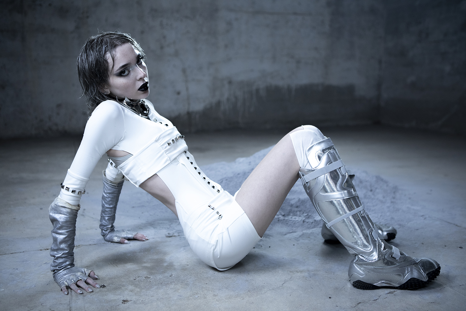 Read more about the article INTERVIEW: SOPHIE POWERS BREAKS POP RULES AND TURNS GRIT INTO ART