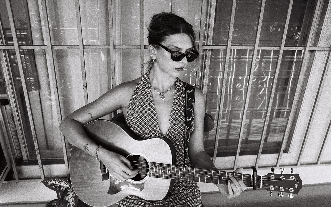 Read more about the article KIRSTEN IZER’S “ANYONE BUT ME” AND THE ART OF BEING FEARLESSLY HONEST