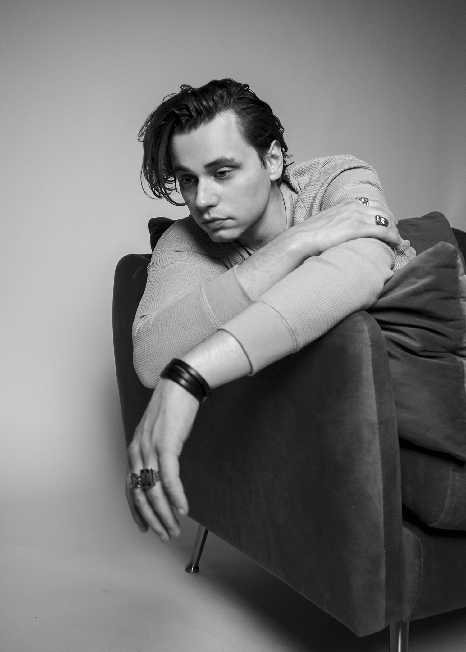 Read more about the article Russell Jamie Johnson Is One To Watch For 2026, He Combines GRAMMY®-Level Production With a Rising Acting Career