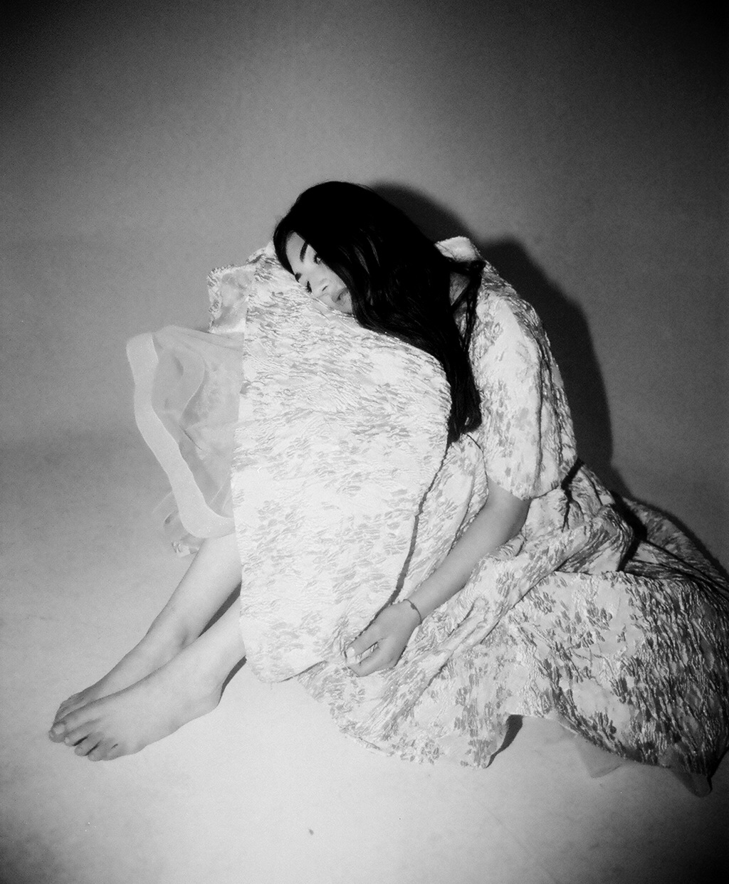 Read more about the article ROREY CAPTURES THE QUIET COLLAPSE IN “TEMPORARY TRAGEDY”