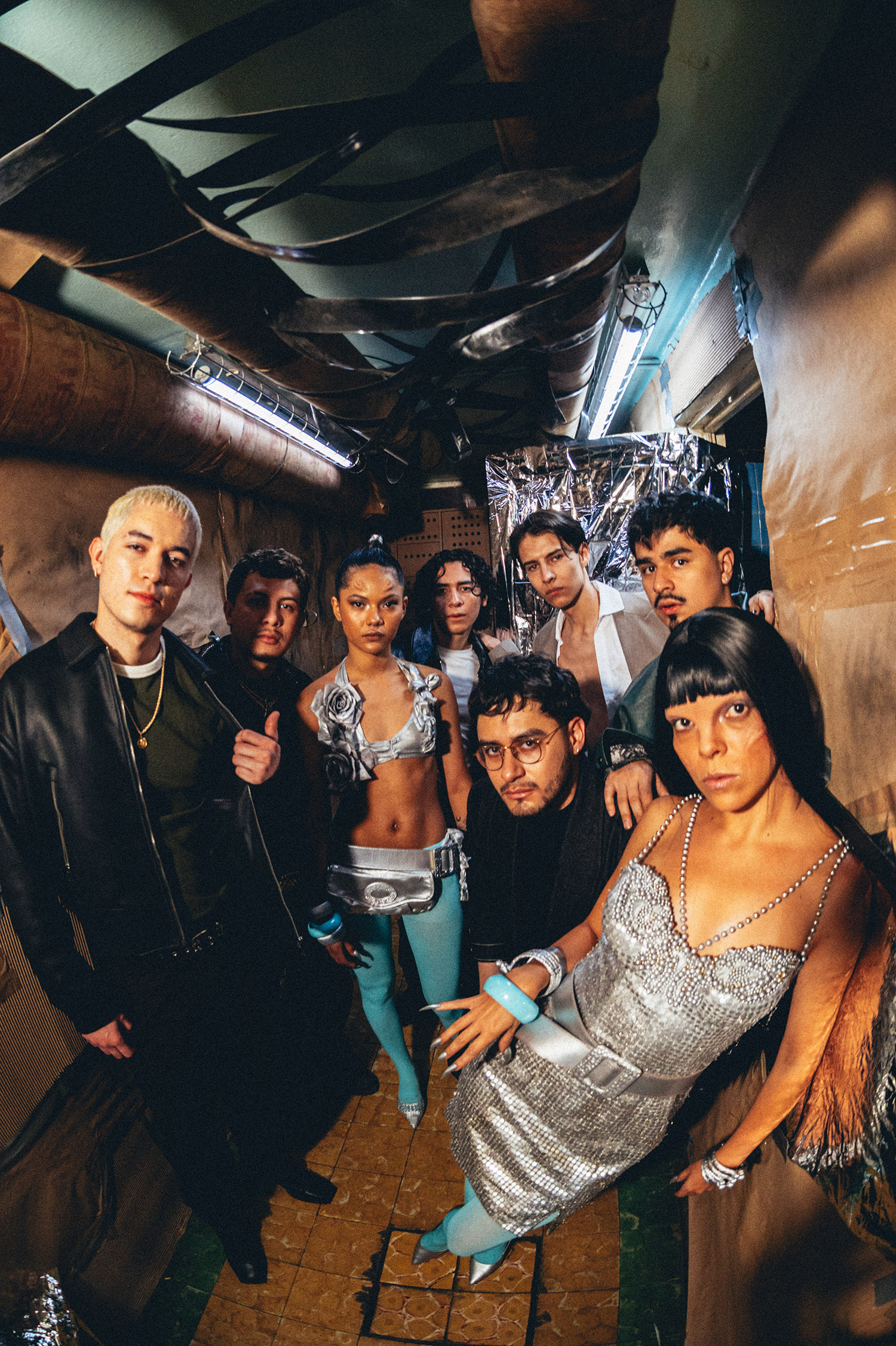 Read more about the article LOW CLIKA GOES MULTIVERSE MODE WITH “TAL PARA CUAL” AND LA SERIE