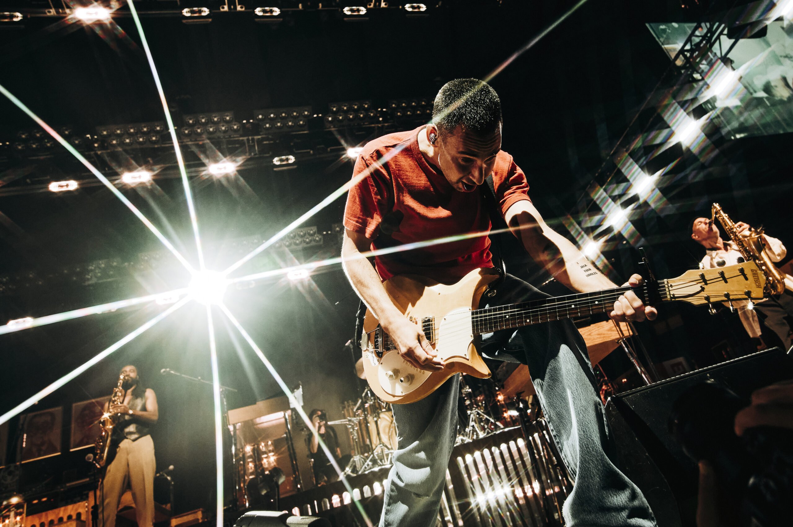Read more about the article EVERYONE FOR TWO HOURS AT MADISON SQUARE GARDEN WITH BLEACHERS
