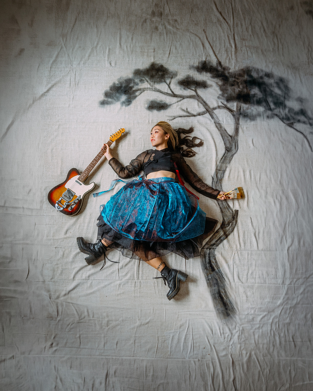 Read more about the article Lee Emi Will “Smoke in Empty Rooms” By Herself
